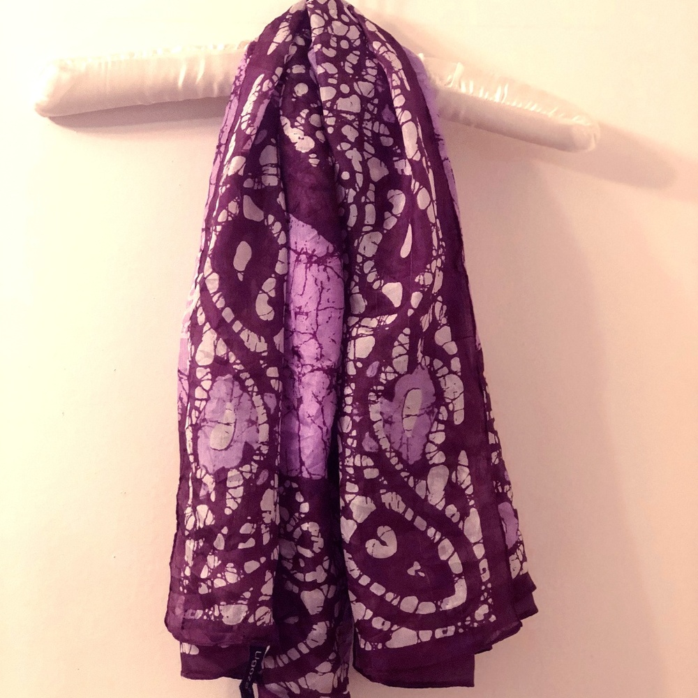 Dip-dyed genuine silk scarf handcrafted in India